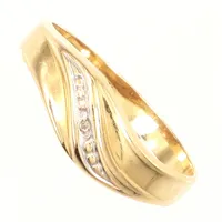 Ring med diamant 1 x ca 0,005ct, stl 18, bredd 3-6mm, 18K Vikt: 1,8 g