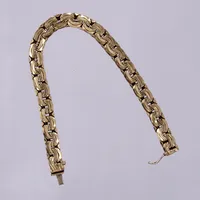 Armband, längd: ca 19cm, bredd: ca 7mm, ihåligt, buckligt, 18K  Vikt: 16,6 g