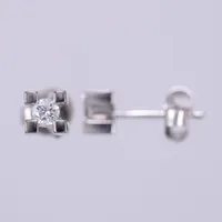 Ett par örhängen med diamanter ca 2x0,12ct, Ø ca 5x5mm, vitguld, ANA, 18K  Vikt: 2,2 g