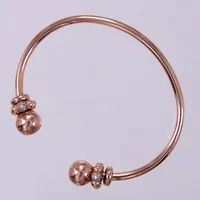 Armring, Pandora, med 4 berlocker, Ø ca 5,5 - 6,5cm, förgylld roséguldmetall 