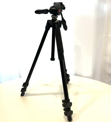 Stativ Manfrotto 290 MT293A3 slitet, spricka vid fäste. Vikt: 0 g Skickas med postpaket.