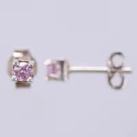 Ett par örhängen med rosa stenar, Ø 3mm, 925/1000, silver Vikt: 0,9 g