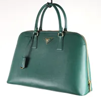 Handväska Prada Bauletto, Saffiano Lux Biliardo, BL0812, längd ca 38cm, certifikat Prada Sthlm April 2014