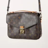 Handväska Louis Vuitton Pochette Métis, monogramcanvas med tillhörande axelrem, DR2156, Frankrike 2016, kraftigt slitage/sprickor