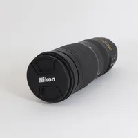 Objektiv Nikon AF-S NIKKOR 200-500mm, 1:5,6E serienummer: 2093992, tillhörande fäste till stativ samt motljusskydd HB-71, inga övriga tillbehör  Vikt: 0 g Skickas med postpaket.