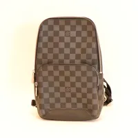 Väska, Louis Vuitton Avenue Slingbag, Damier Graphite canvas, datecode: MB4260, vecka 46 år 2020, ca 32 x 19 x 7cm, fint skick, dustbag, kartong  Vikt: 0 g