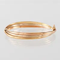 Armband stelt, Guldfynd AB, längd ca 6.5 cm, bredd 3-8.8 mm, 18k. Vikt: 9,8 g