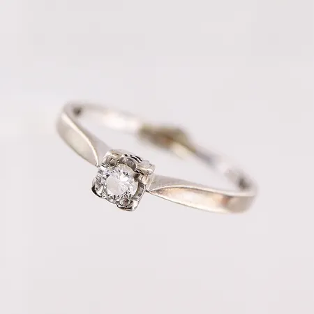 Ring, diamant ca 0,10ct, stl 16¾, bredd 1,5-4mm, vitguld, 18K Vikt: 2,2 g