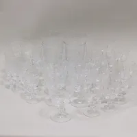 Glasservis Elon Kosta, 41 delar, 12 vinglas 12cm, 7 öl/drinkglas 13cm, 10 likörglas 9cm, 4 selterglas 7,5cm, 8 snapsglas 9cm. Vikt: 0 g Skickas med postpaket.