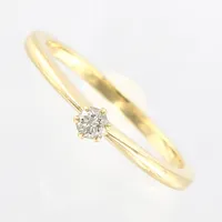 Ring med diamant, 1xca0,10ct, GHA, stl 18, bredd 1,5-3mm, 18K  Vikt: 2,6 g