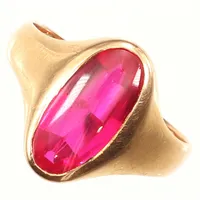 Ring med rosa sten, stl 17¼, bredd ca 14mm, Guldvaruaktiebolaget G. Dahlgren & Co Ab år 1909, 18K Vikt: 3,9 g