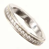 Ring med diamanter ca 43 x 0,005-0,01ct totalt 0,37ct enligt gravyr, stl 17, bredd ca 3mm, bör rodieras om, Guldfynd, 18K Vikt: 5 g