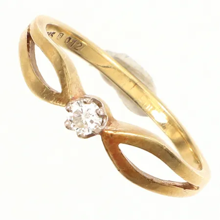 Ring med diamant 0,12ct, enligt gravyr, stl 18¾, bredd ca 3,6mm, slitage, 14K Vikt: 3 g