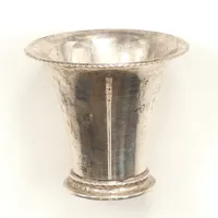 Pokal, höjd ca 5cm, Ø ca 5,5cm, personlig gravyr, sliten, silver Vikt: 19,4 g