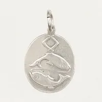 Hänge fiskarna, längd ca 2,2cm, inklusive ögla, bredd ca 1,4cm, silver Vikt: 1,6 g