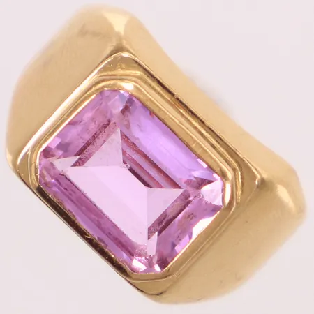 Ring med rosa sten, stl 16, bredd 3,2-10,8mm, Stockholm 1967, 18K  Vikt: 6 g