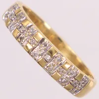 Ring med diamanter 20x ca 0,005ct 8/8-slipade totalt 0,10ct enligt gravyr, stl 17, bredd 3,2-4mm, GHA, 18K  Vikt: 3,3 g