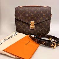 Väska, Louis Vuitton, Pochette Métis, monogram canvas, mått ca: 25x19x7cm, modellnummer M41487, avtagbar axelrem, skyddsplast kvar på beslag, dustbag, kvitto 2019, nyskick 