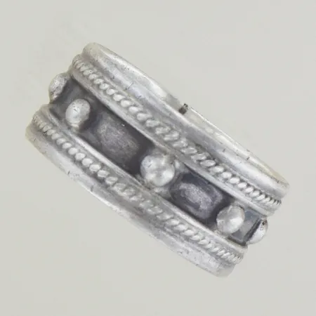 Ring, Ø 20½ mm, bredd 11 mm, ojämn, silver 925/1000, Vikt: 8,1 g
