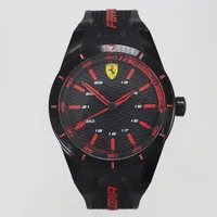 Herrur Scuderia Ferrari Ø43mm ref nr. SF.27.1.47.0223, quartz, graverad bakboett med datum, gummiband, boett i stål, med box och ytterkartong 