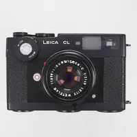 Kamerahus Leica CL, Optik Leitz Wetzlar MFO inJapan for Leitz Wetzlar, med objektiv 40mm f/2 Summicron 1: 2/40 snr. 2508671 (Made in Germany) saknar linnsskydd, smärre bruksslitage  Skickas med postpaket.