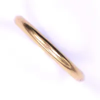 Ring, stl 21¾, bredd 3mm, gravyr, 18K Vikt: 3,9 g