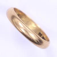 Ring, stl 19¾, bredd 4mm, gravyr, 18K Vikt: 4,8 g