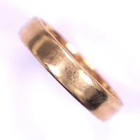 Ring, stl 16¾, bredd 4mm, gravyr, 18K Vikt: 2,8 g