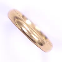 Ring, stl 17, bredd 3,5mm, gravyr, 18K Vikt: 3,2 g