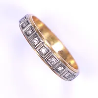 Ring med vitguldinfattade diamanter, 0,10ct, stl 18¼, bredd 4mm, gravyr, 18K  Vikt: 4,3 g