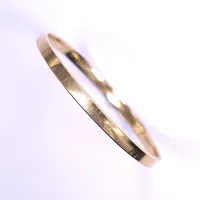 Armring, Ø63mm, bredd 4,8mm, repig, bucklig, skadad kant, 18K  Vikt: 5,9 g