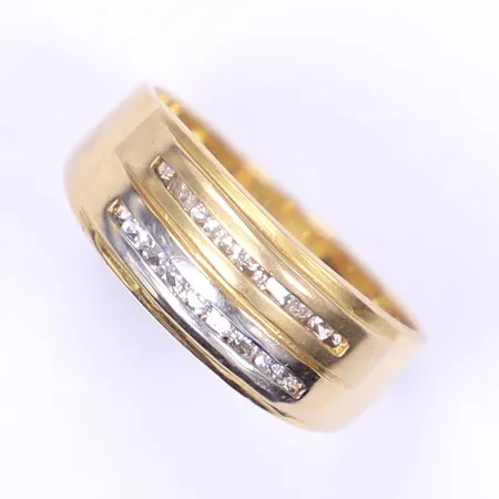 Ring med vita stenar, stl 19, bredd 5-8mm, 18K, 6,4g bruttovikt