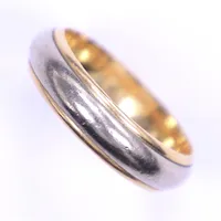 Ring med röd/vitguld, stl 19½, bredd 5,7mm, gravyr, 18K  Vikt: 8,8 g