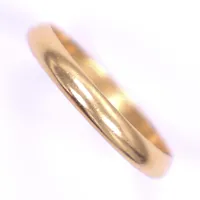 Ring, stl 20¼, bredd 3,3mm, gravyr, 18K  Vikt: 3,5 g