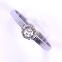 Ring med diamant 0,08ct enligt gravyr, W/VS, stl 17, bredd 1,8mm, vitguld, 18K Vikt: 1,6 g