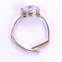 Ring med vit sten, defekt/av, 18K, 2,5g bruttovikt 