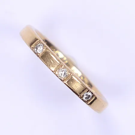 Ring med diamanter totalt 0,09ct enligt gravyr, stl 16¾, bredd 2,5mm, gravyr, 18K  Vikt: 3,8 g