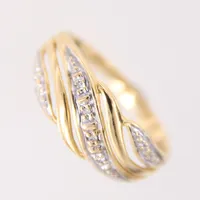 Ring med diamanter 4 x ca 0,005ct, stl 16¾, bredd 2-8mm, GHA, 18K  Vikt: 2,1 g