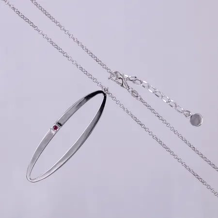 Collier, längd ca 40,5cm, bredd ca 1,9mm, integrerat hänge med rosa sten, längd ca 6,1cm, bredd ca 18,4mm, justerbar, ELLE, silver 925/1000  Vikt: 10 g