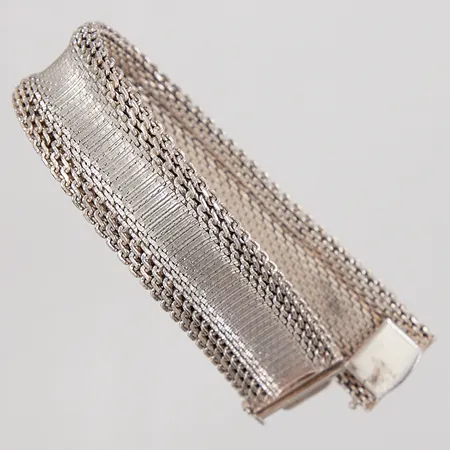 Armband 19cm, bredd 20mm, 830/1000 silver Vikt: 49,3 g