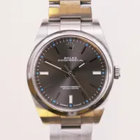 Herrur Rolex Oyster Perpetual, stål, automatisk, ref-nr:114300, serie-nr:F224L603, kaliber 3132, verk-nr:249449D6, boett-nr:2430, länk-ref:3NL, Ø39mm, safirglas, 12 länkbitar monterade, sigill, manual, box, graverad, certifikat daterat 2019.