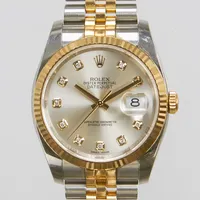 Herrur Rolex Datejust, stål/guld, automatisk, 36mm, ref: 116233, snr: 89G13198, Cal. 3135, verknr: 5F92F188, boettnr: 2080, safirglas, datum, diamantindex, jubilelänk, stål/guld, ref 63603 K5G, skadat viklås, crownclasp, certifikat daterat 15.12.2017 Rob Engström, extra länkbit, box.