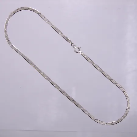 Collier, halvstel, längd: ca 41,5cm, bredd: ca 3,5mm, 925/1000, silver  Vikt: 6,4 g