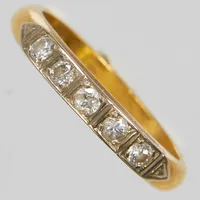 Ring, briljantslipade diamanter 5xca0,04ct varav en är chippad, skev ringskena, gravyr, 23K.