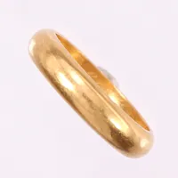 Ring, slät, stl 17½, bredd 4,5mm, gravyr, 23K Vikt: 7,7 g