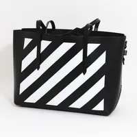 Väska Off White, Binder tote, ca 34x26x15cm, svart läder med vitt diagonalt tryck, dustbag, oanvänd i nyskick