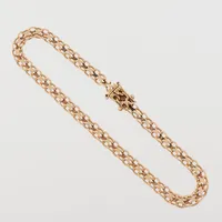 Armband X-länk, 1 st låsåtta saknas, längd ca 19 cm, bredd 4.2 mm, 18k. Vikt: 6,1 g