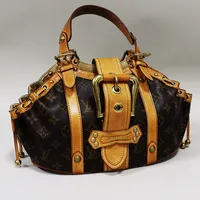 Väska Louis Vuitton, Theda PM monogram canvas, datumkod FL0084, 2004 Frankrike, fläckar på foder, mindre missfärgning på läder, slitage på beslag, inga tillbehör Vikt: 0 g