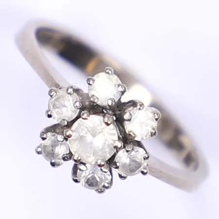 Ring med vita stenar, stl 18, bredd 2-10mm, Alton, vitguld 18K Vikt: 3,9 g