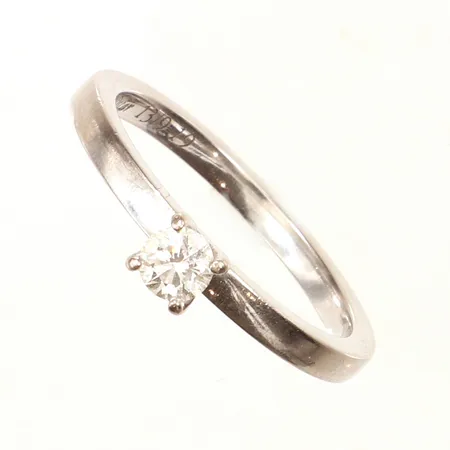 Ring diamant 0,20ct enligt gravyr, stl 17, bredd 2-4mm, gravyr, 18K  Vikt: 3,5 g